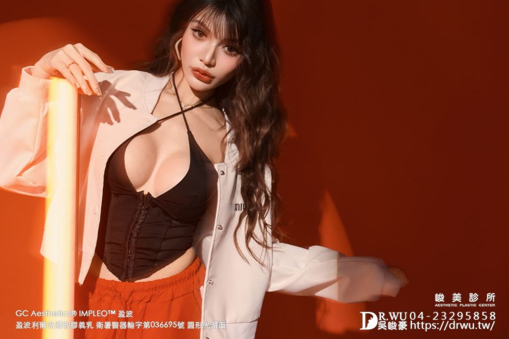 『盈波隆乳』 纖瘦女孩隆乳重修，打造飽滿芭比身材! ｜免按摩隆乳｜光滑面隆乳｜隆乳重修｜